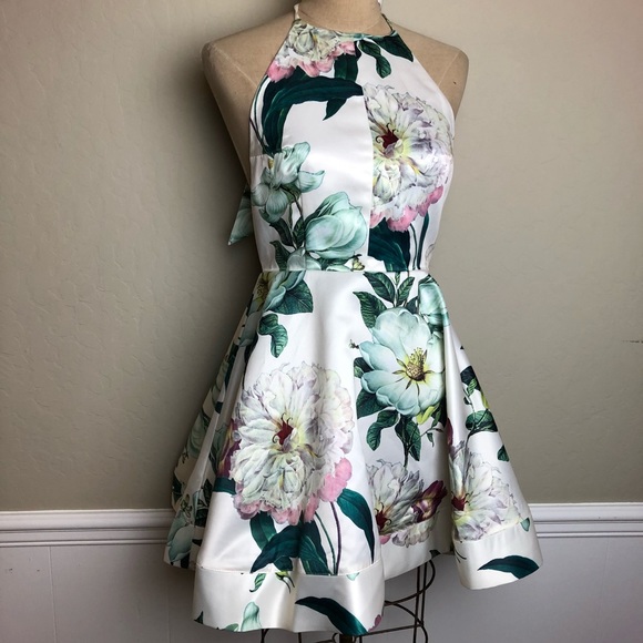 Lulus Dresses & Skirts - Lulus floral halter dress